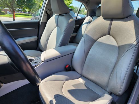 Used 2022 Toyota Camry XLE w/ Navigation Package FWD image 7