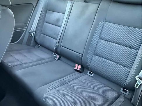 Used 2012 Volkswagen Golf TDI image 6