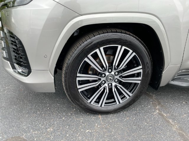 Used 2026 Lexus LX 700h Luxury AWD/4WD image 8