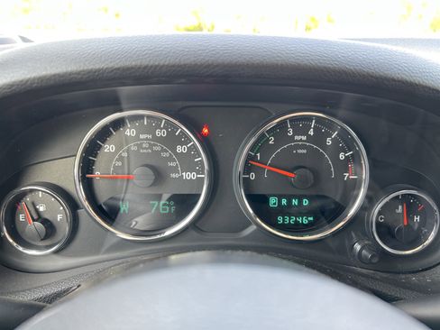 Used 2015 Jeep Wrangler Unlimited Sahara w/ Dual Top Group image 21