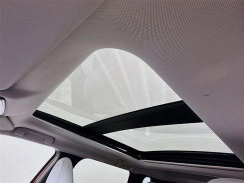 New 2025 Mitsubishi Outlander SE image 21