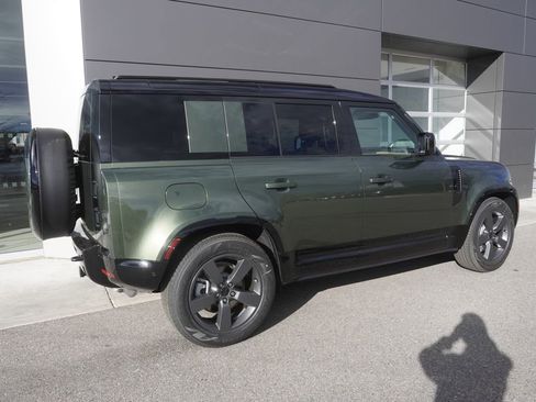 New 2026 Land Rover Defender 110 X-Dynamic SE image 4