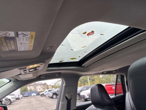 Used 2021 Toyota Highlander XLE image 30