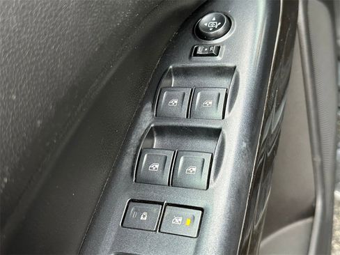 Used 2017 GMC Canyon SLT w/ Driver Alert Package image 22