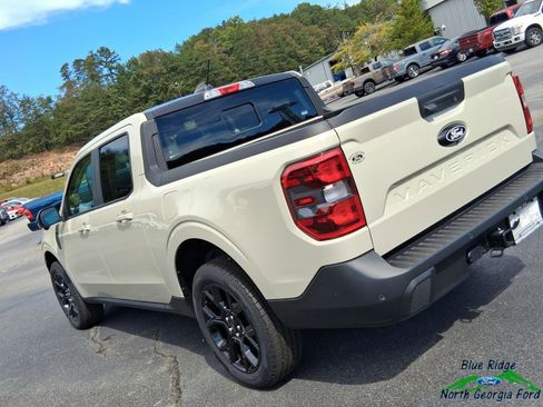 New 2025 Ford Maverick Lariat w/ Black Appearance Package image 25