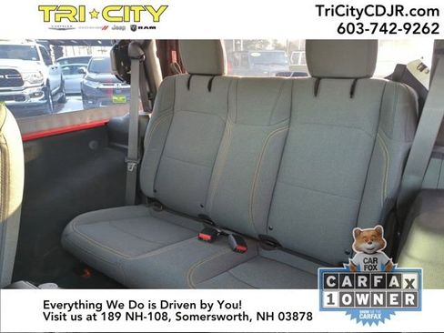 Used 2025 Jeep Wrangler Sport image 31