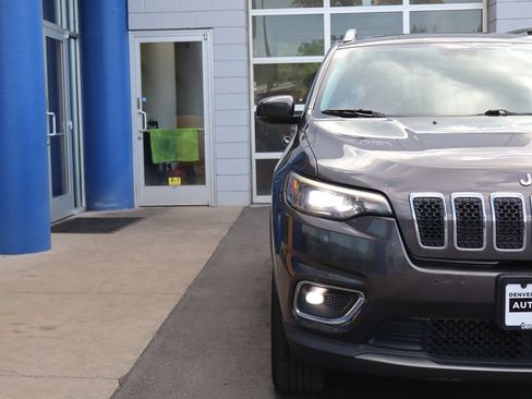 Used 2019 Jeep Cherokee Limited w/ Luxury Group AWD/4WD image 30