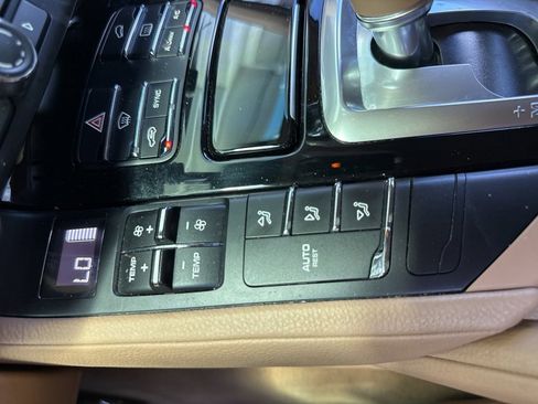 Used 2016 Porsche Cayenne image 19