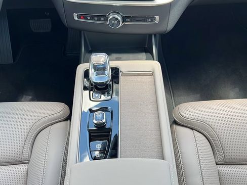 New 2026 Volvo XC90 T8 Ultra w/ Protection Package Premier AWD/4WD image 17