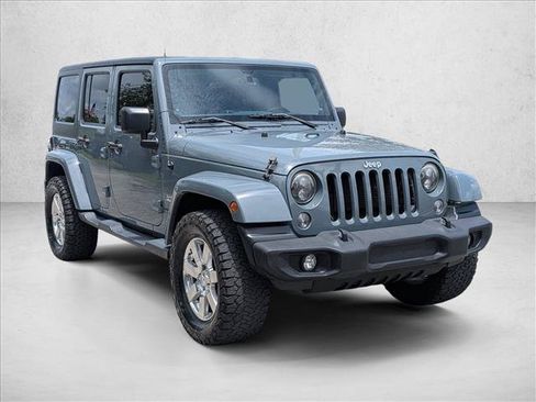Used 2014 Jeep Wrangler Unlimited Sahara w/ Connectivity Group AWD/4WD image 3