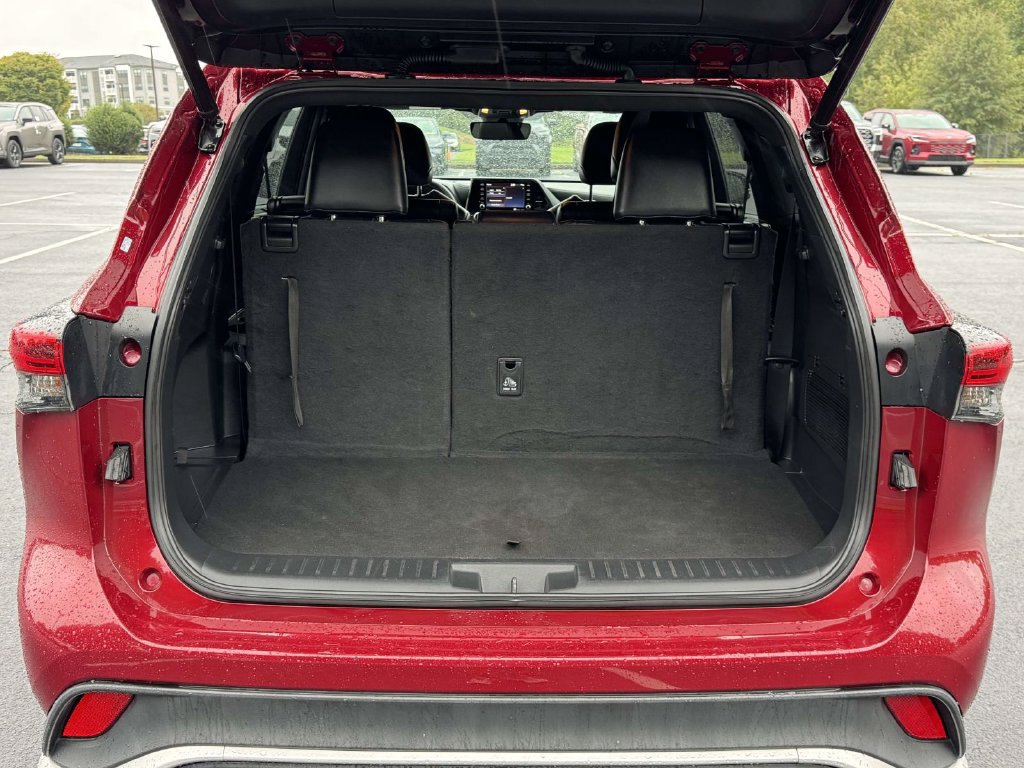 Used 2022 Toyota Highlander XSE FWD image 15