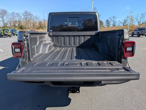 New 2025 Jeep Gladiator Sport image 27