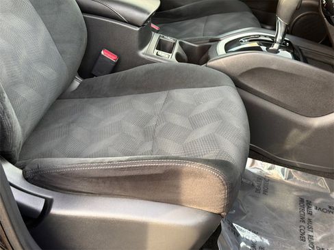 Used 2016 Nissan Rogue SV w/ SV Premium Package image 5