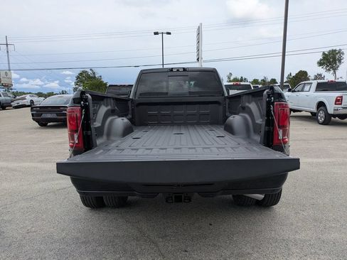 New 2026 RAM 3500 Laramie AWD/4WD image 15