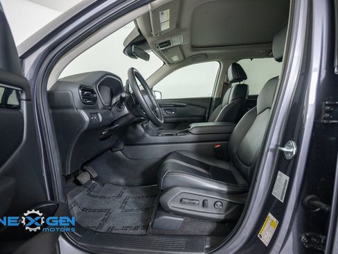 Used 2025 Honda Pilot Touring image 11