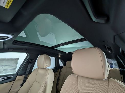 New 2026 Porsche Macan image 30