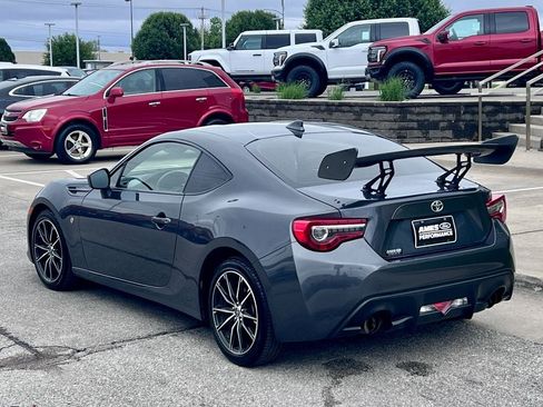Used 2020 Toyota 86 RWD image 4