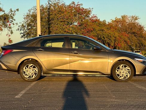 New 2026 Hyundai Elantra Blue image 3