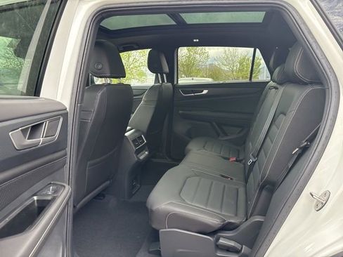 New 2026 Volkswagen Atlas Cross Sport SEL R-Line image 8