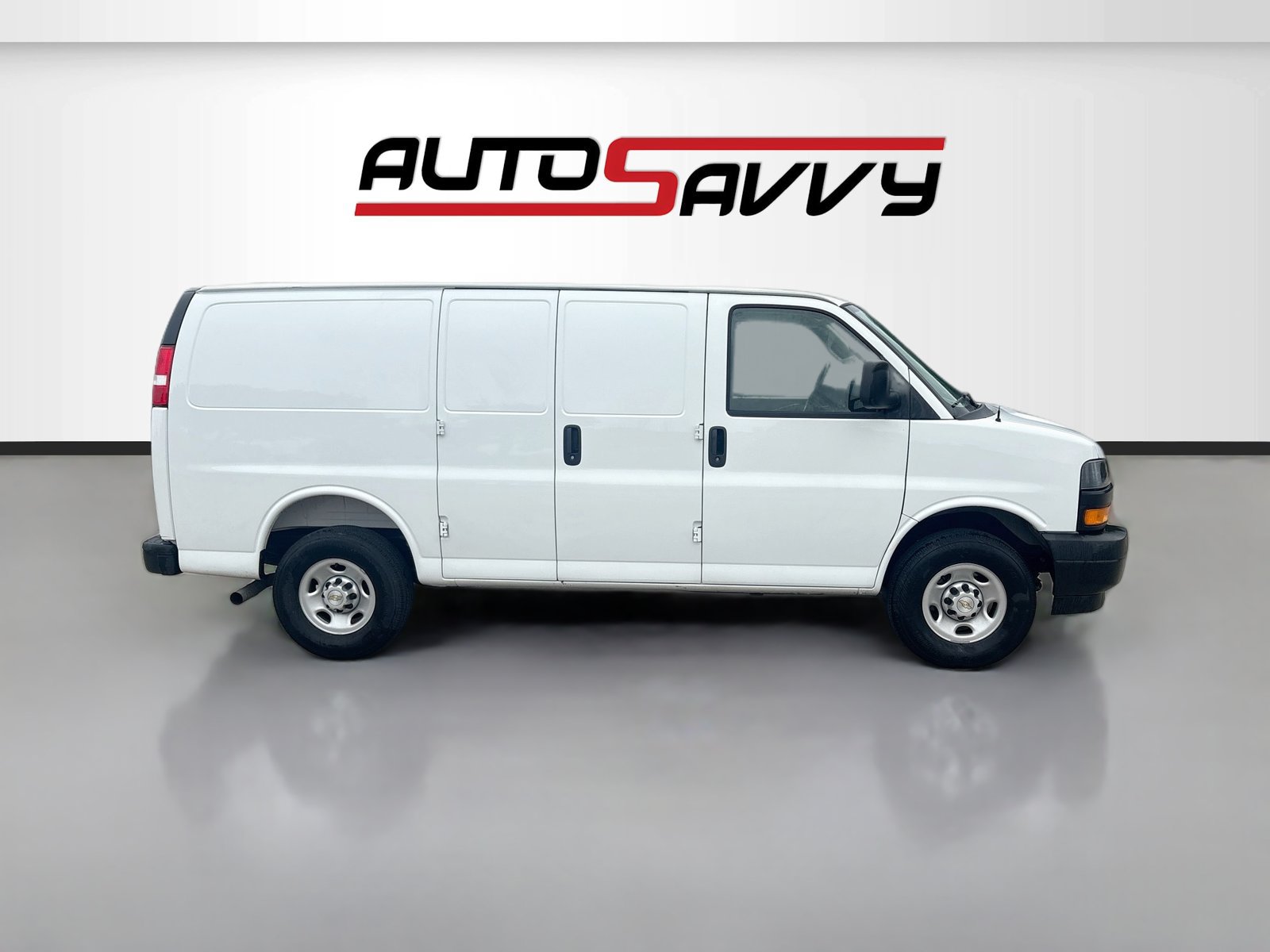 Used 2025 Chevrolet Express 2500 w/ Driver Convenience Package RWD image 8