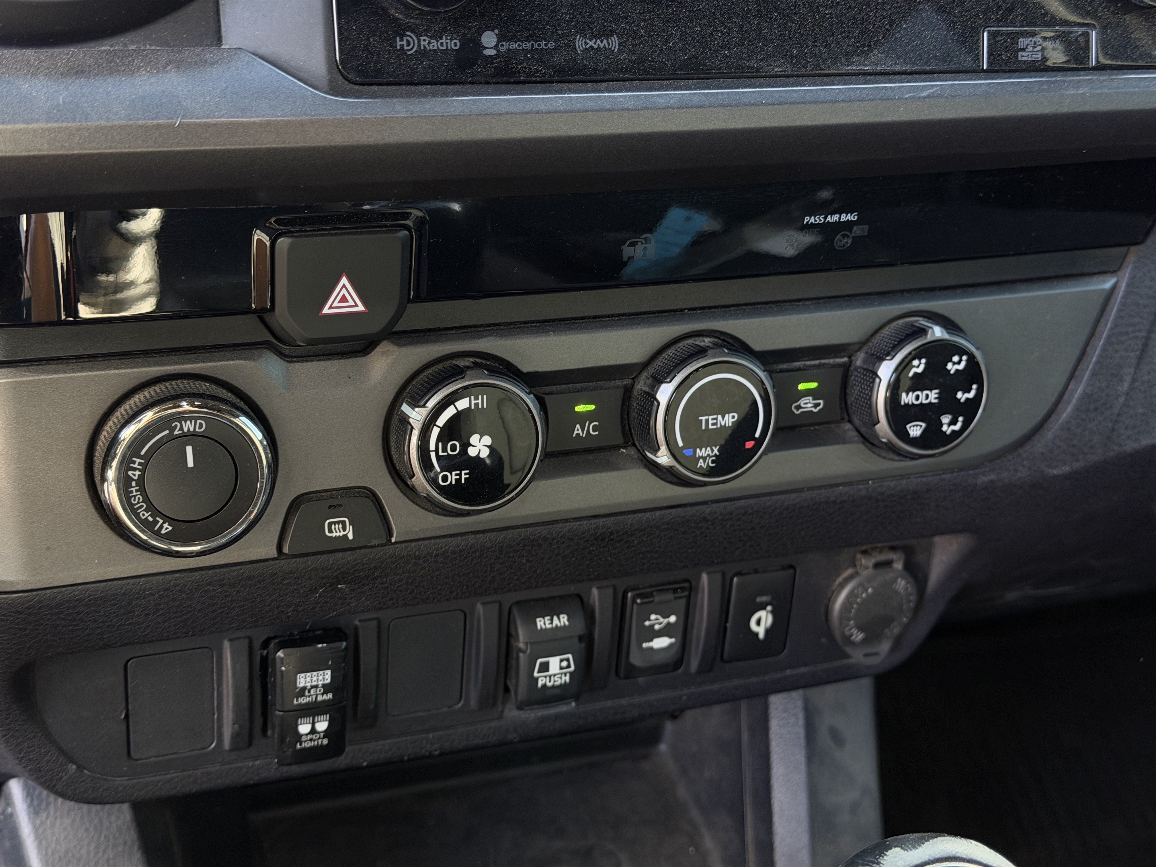 Used 2018 Toyota Tacoma TRD Off-Road AWD/4WD image 17