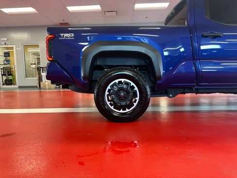 Certified 2024 Toyota Tacoma TRD Off-Road AWD/4WD image 29