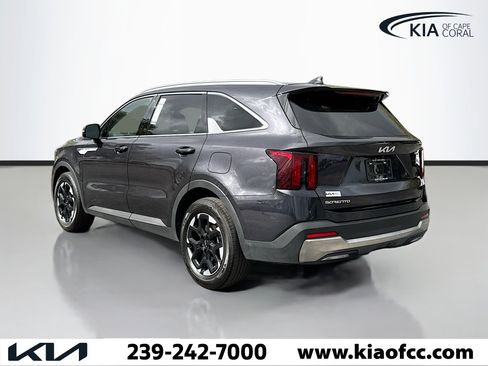 Certified 2025 Kia Sorento S image 4