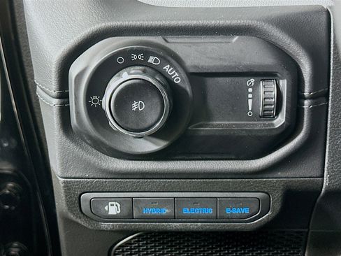 Used 2025 Jeep Wrangler Sahara image 16