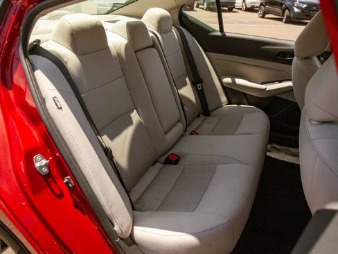 Used 2025 Nissan Altima 2.5 SV FWD image 12