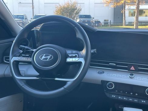 Used 2025 Hyundai Elantra Limited image 35