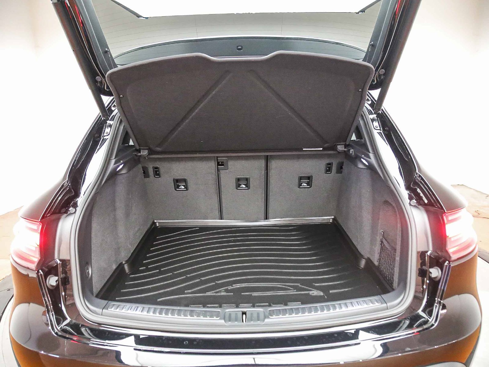 Certified 2025 Porsche Macan S AWD/4WD image 32