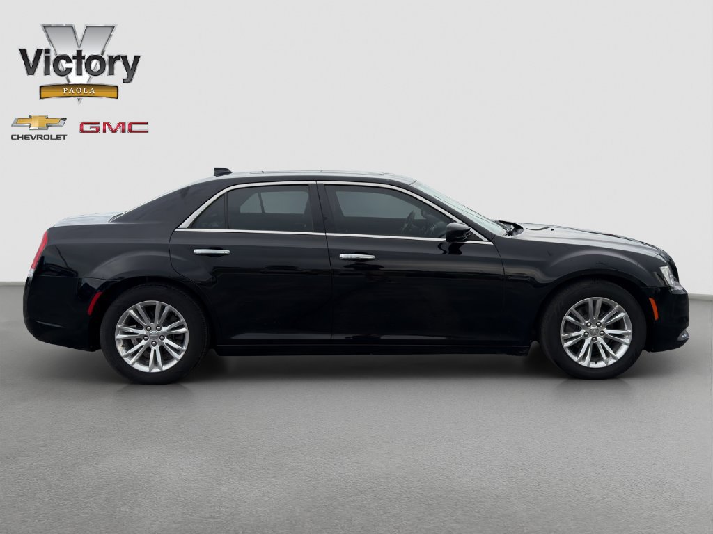 Used 2016 Chrysler 300 C RWD image 7