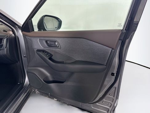 Used 2023 Nissan Rogue S AWD/4WD image 30