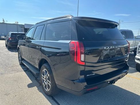 Used 2025 Ford Expedition Active AWD/4WD image 3