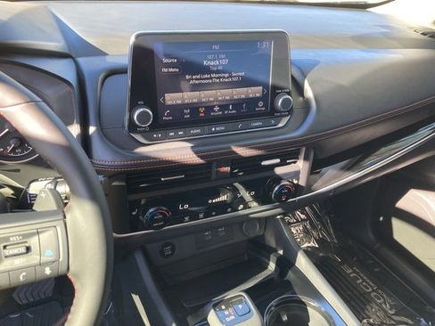 Used 2025 Nissan Rogue SV image 22