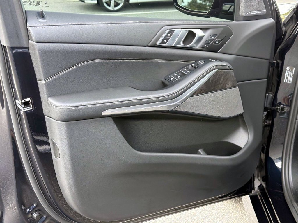Used 2025 BMW X5 M60i AWD/4WD image 15