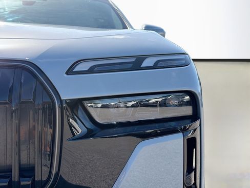 Used 2025 BMW i7 xDrive60 image 9