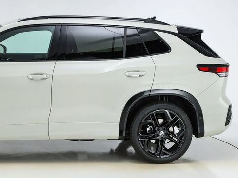 New 2026 Volkswagen Tiguan SE R-Line image 4