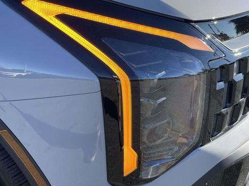 New 2026 Kia Sportage EX image 7