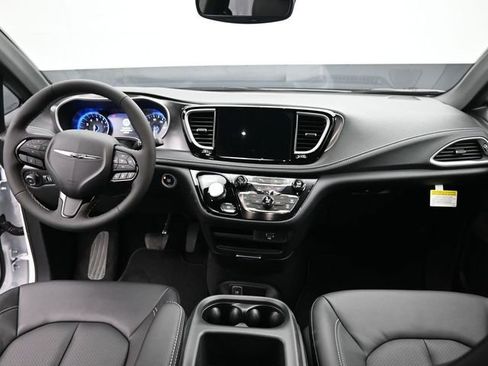 New 2026 Chrysler Pacifica Select AWD/4WD image 22