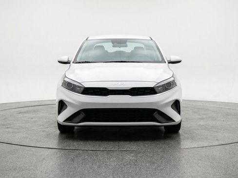 Used 2024 Kia Forte LXS image 2