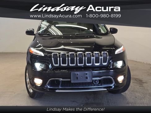 Used 2016 Jeep Cherokee Overland w/ Technology Group AWD/4WD image 2