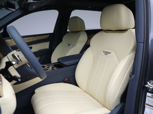 New 2025 Bentley Bentayga Extended Wheelbase image 22