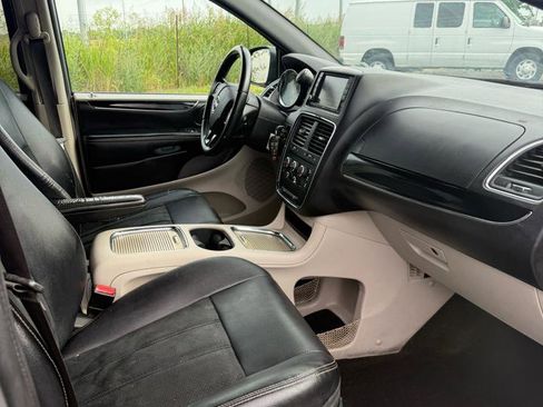 Used 2018 Dodge Grand Caravan SXT FWD image 4