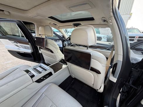 Used 2016 BMW 750i xDrive image 19
