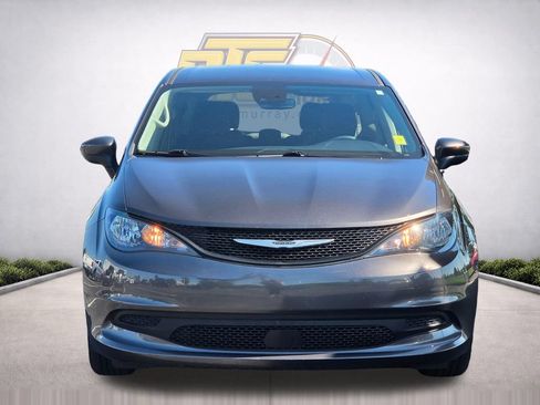 Used 2023 Chrysler Voyager LX FWD image 3