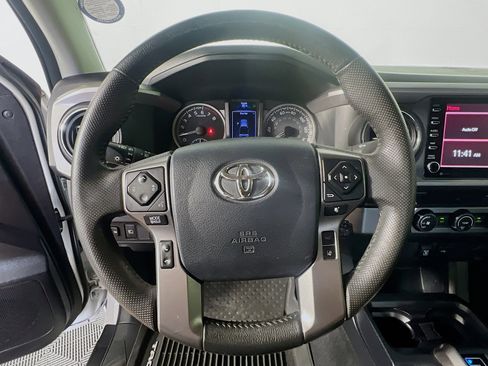 Used 2020 Toyota Tacoma SR5 RWD image 17
