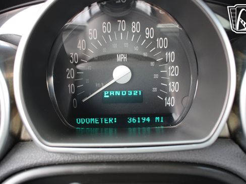 Used 2004 Chevrolet SSR w/ Preferred Equipment Group RWD image 12