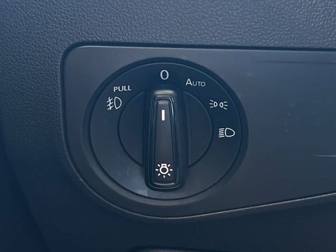 Used 2018 Volkswagen Tiguan S FWD image 33