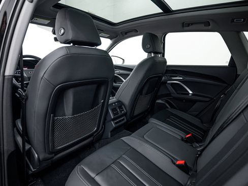 Certified 2025 Audi Q5 Premium w/ Convenience Package image 15